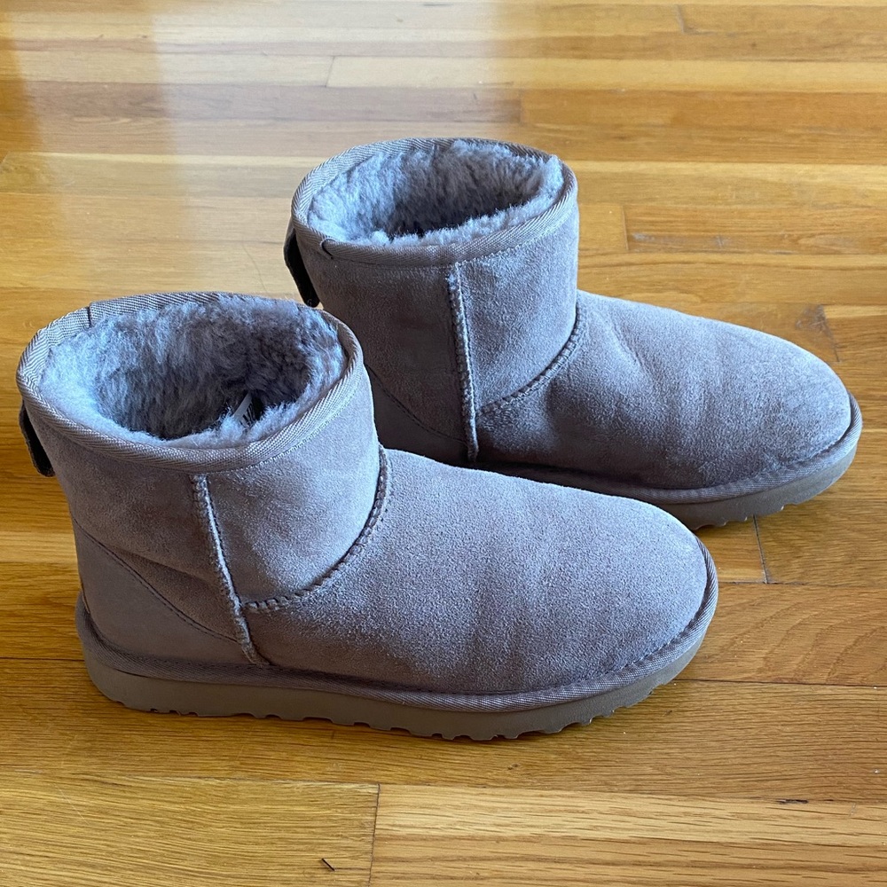 UGG CLASSIC MINI BOOT II